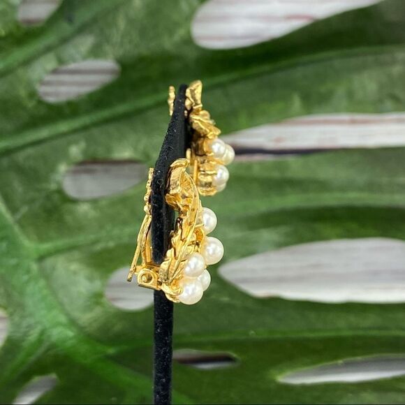 Vintage Faux Pearl Cluster Clip On Earrings - Picture 3 of 7
